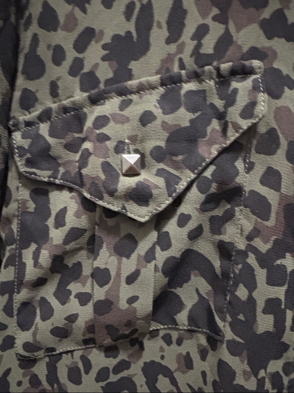 Rock & Republic Olive Green and Black Leopard Print Top - Picture 5 of 10